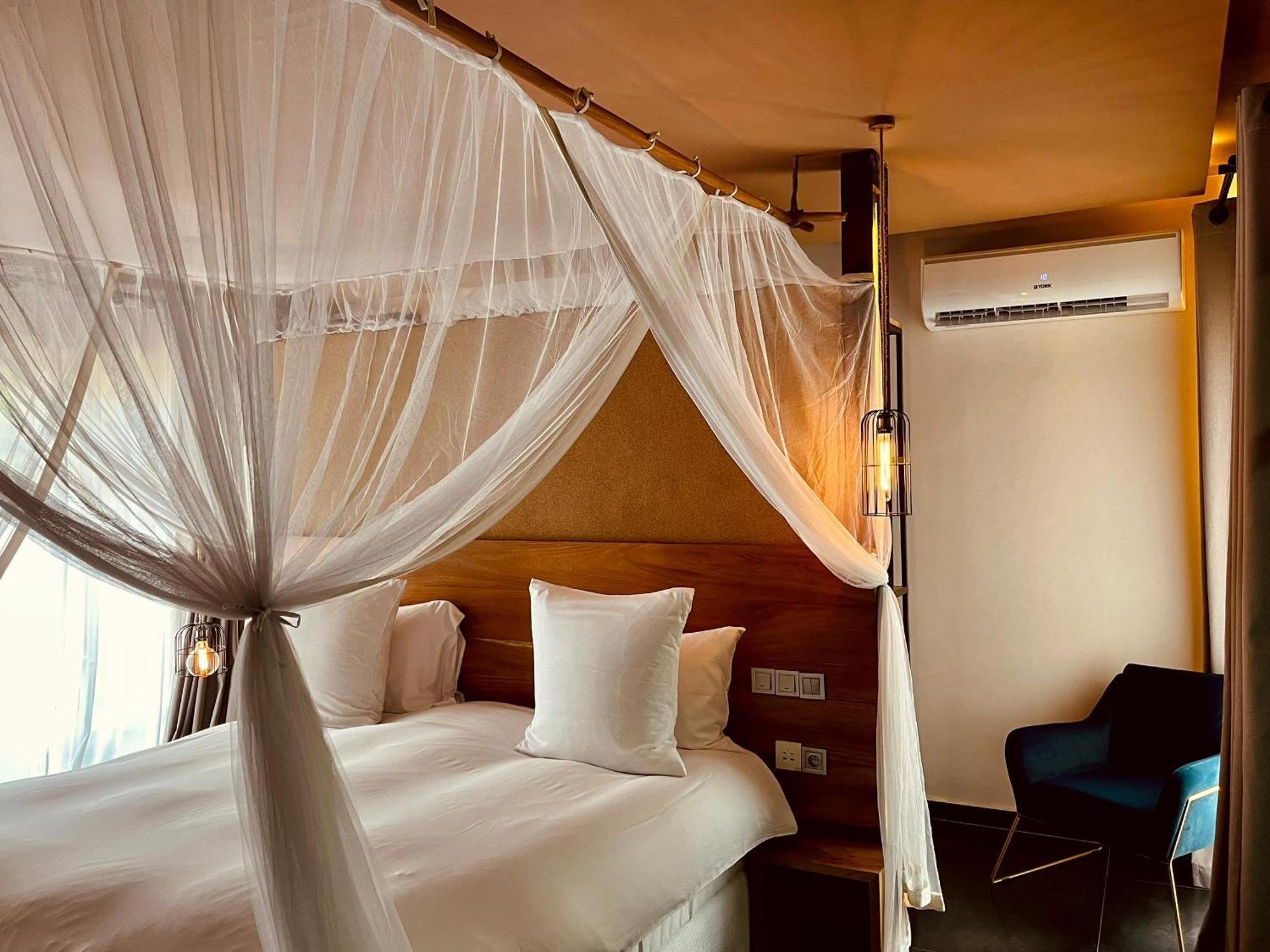 Le Patio Hotel โลเม ภายนอก รูปภาพ